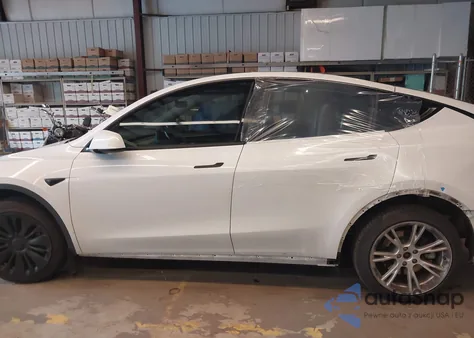 2023 Tesla Model Y Awd/Long Range Dual Motor All-Wheel Drive z USA, uszkodzony, nr VIN 7SAYGAEE9PF768518